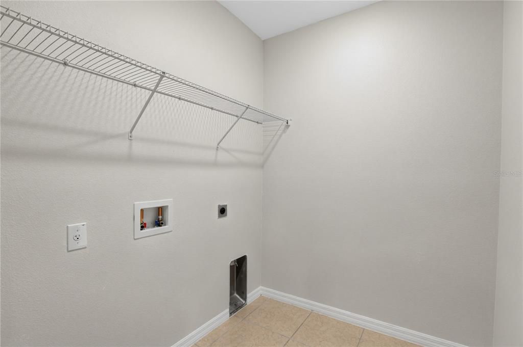 For Sale: $389,900 (3 beds, 2 baths, 1899 Square Feet)