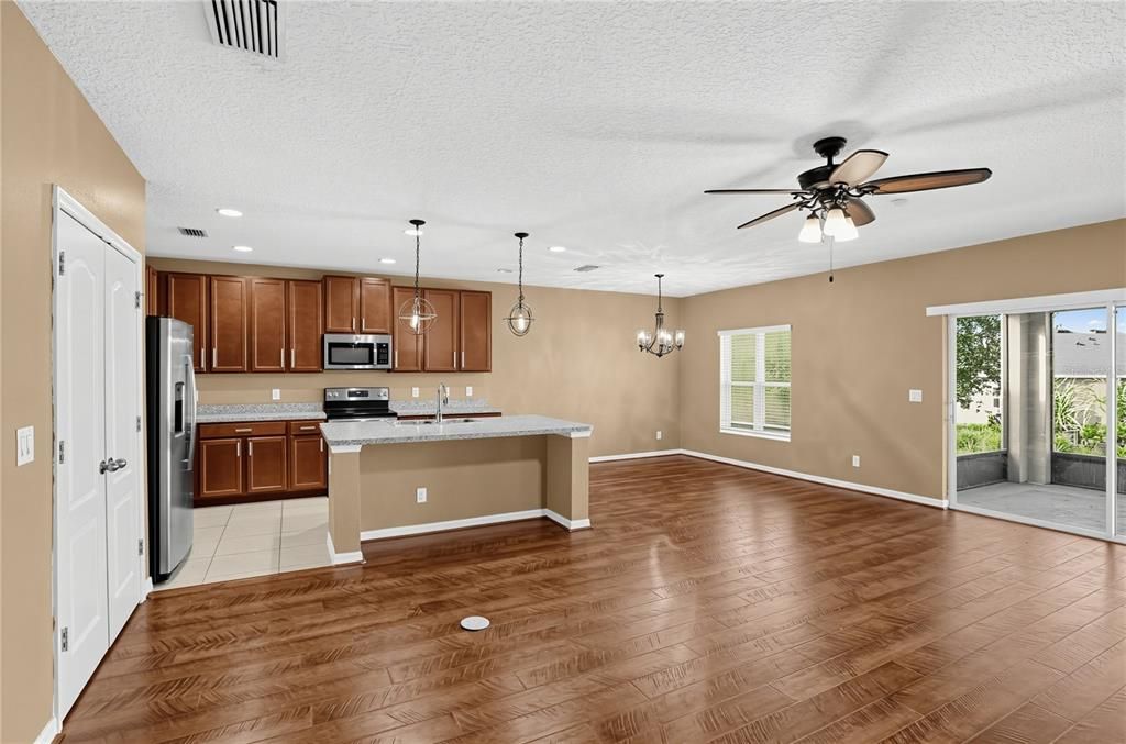 For Sale: $389,900 (3 beds, 2 baths, 1899 Square Feet)