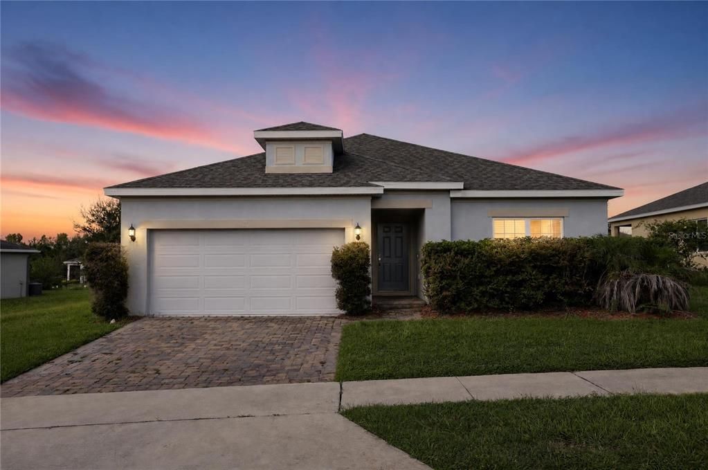 For Sale: $389,900 (3 beds, 2 baths, 1899 Square Feet)