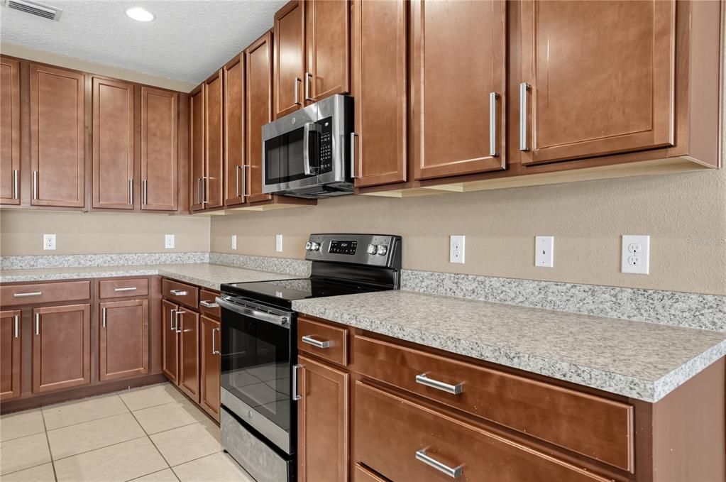 For Sale: $389,900 (3 beds, 2 baths, 1899 Square Feet)