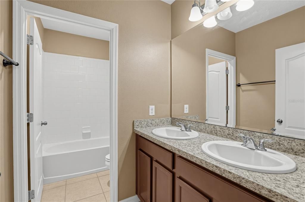 For Sale: $389,900 (3 beds, 2 baths, 1899 Square Feet)