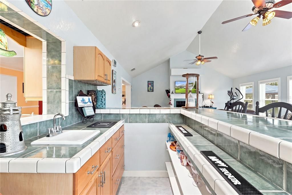 En Venta: $995,000 (3 camas, 2 baños, 3072 Pies cuadrados)