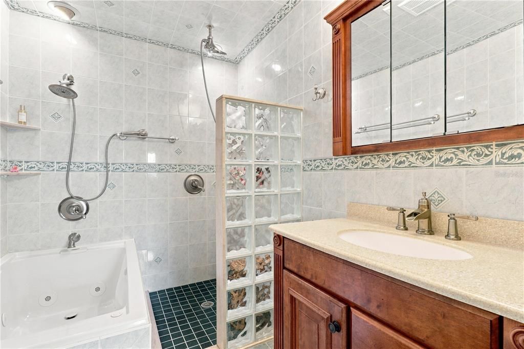 En Venta: $995,000 (3 camas, 2 baños, 3072 Pies cuadrados)