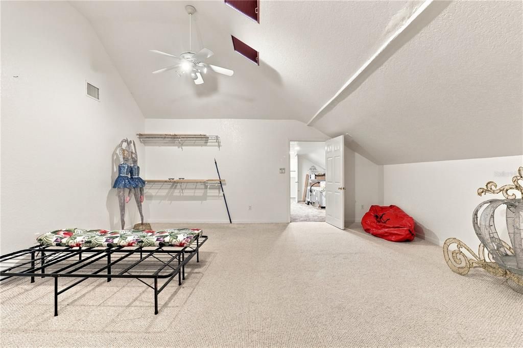 En Venta: $995,000 (3 camas, 2 baños, 3072 Pies cuadrados)