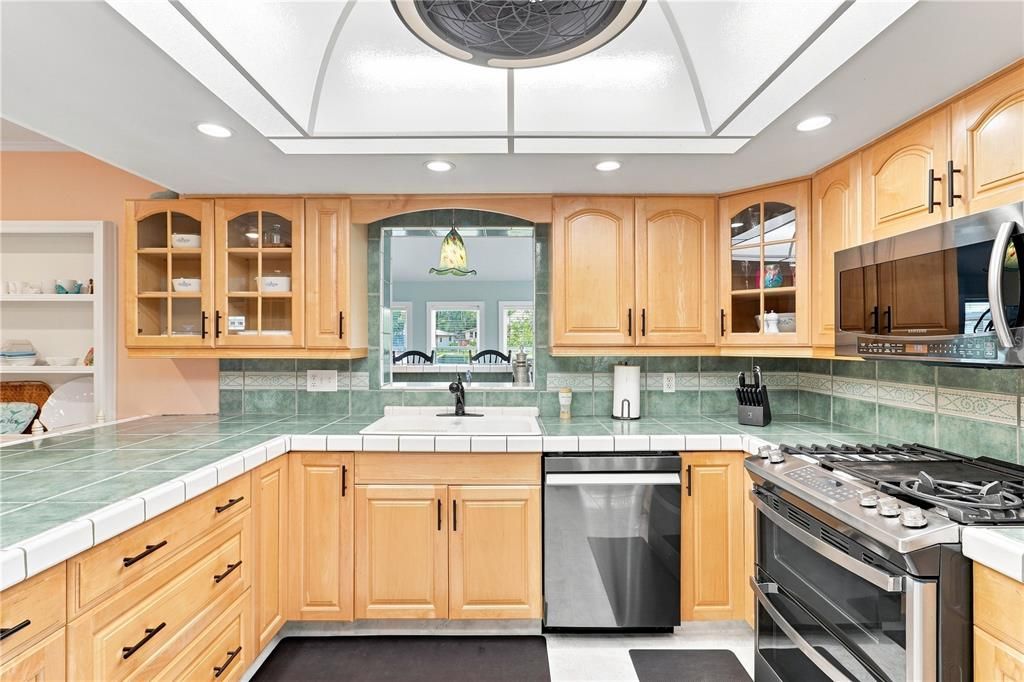En Venta: $995,000 (3 camas, 2 baños, 3072 Pies cuadrados)