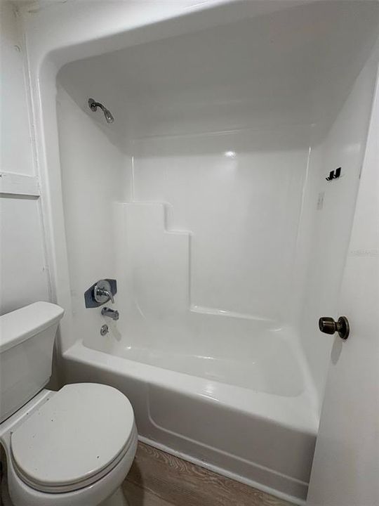 For Rent: $1,100 (2 beds, 1 baths, 850 Square Feet)