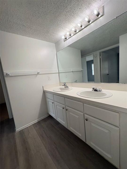 For Rent: $1,100 (2 beds, 1 baths, 850 Square Feet)
