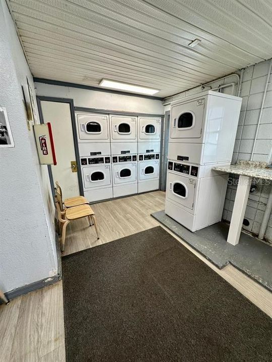 For Rent: $1,100 (2 beds, 1 baths, 850 Square Feet)