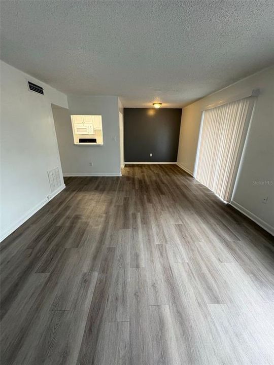 For Rent: $1,100 (2 beds, 1 baths, 850 Square Feet)