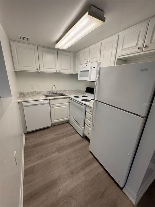 For Rent: $1,100 (2 beds, 1 baths, 850 Square Feet)