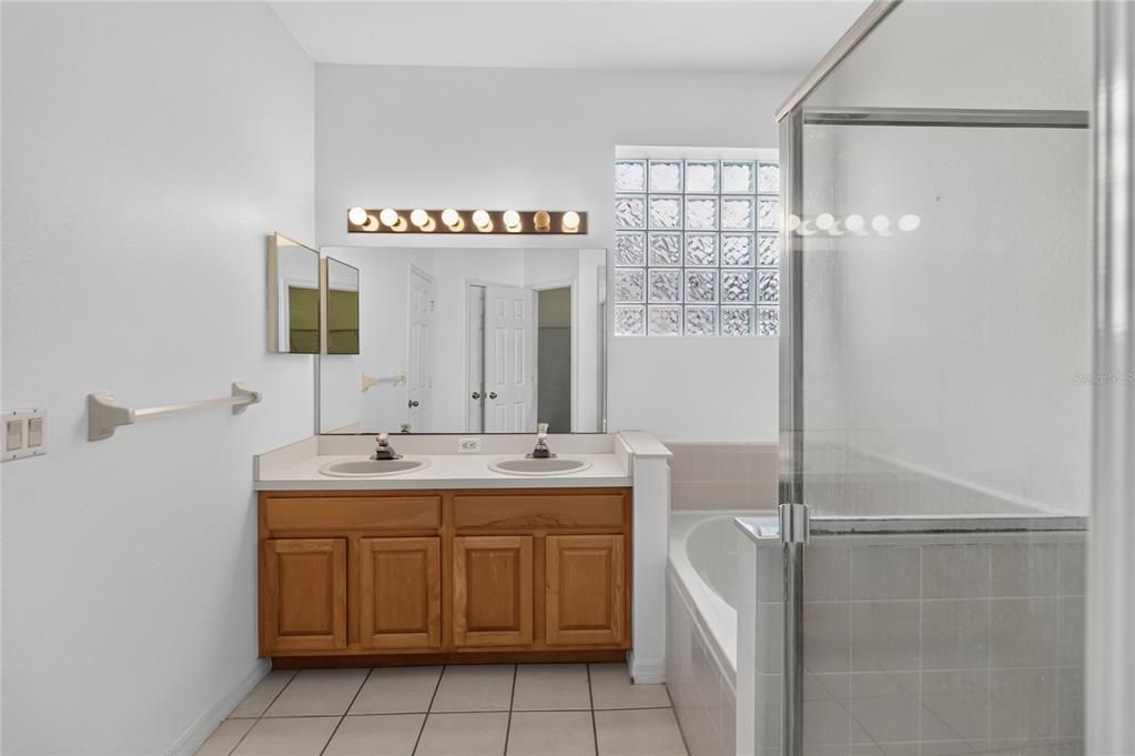 For Sale: $375,000 (2 beds, 2 baths, 1193 Square Feet)