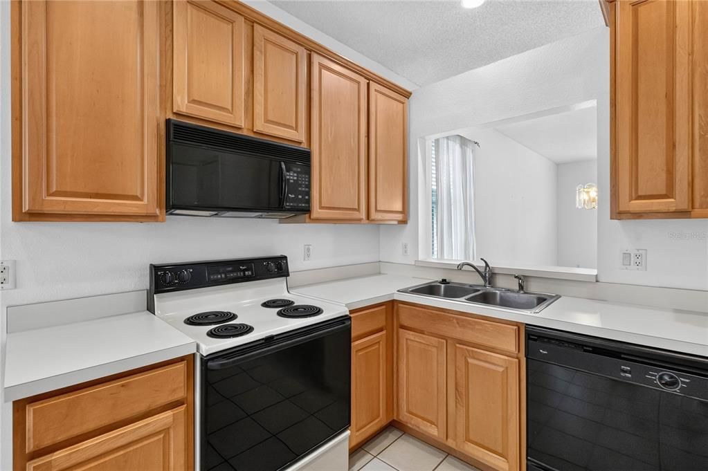 For Sale: $375,000 (2 beds, 2 baths, 1193 Square Feet)