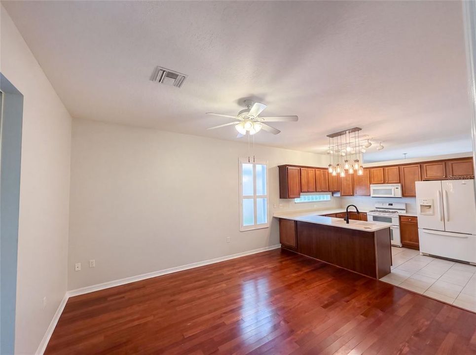 For Sale: $265,000 (3 beds, 2 baths, 1364 Square Feet)