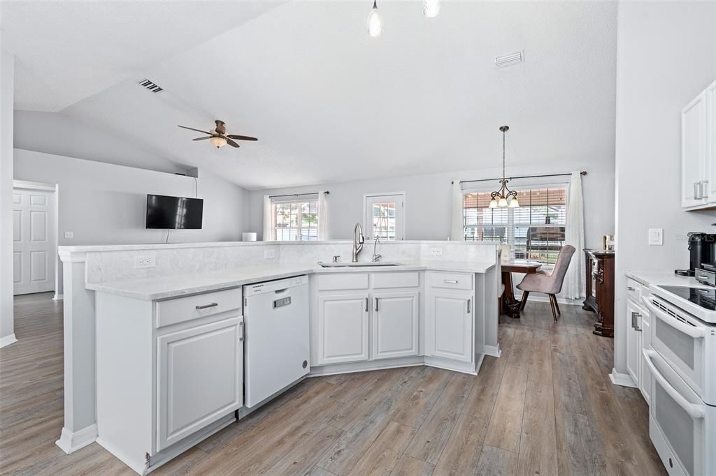 For Sale: $399,900 (4 beds, 2 baths, 1779 Square Feet)