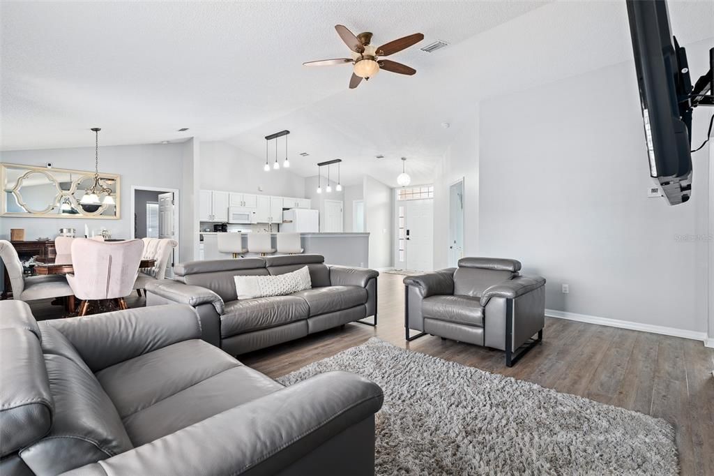 For Sale: $399,900 (4 beds, 2 baths, 1779 Square Feet)