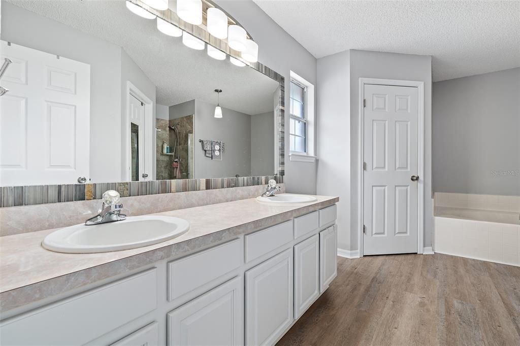 For Sale: $399,900 (4 beds, 2 baths, 1779 Square Feet)