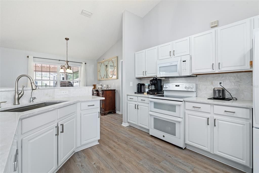 For Sale: $399,900 (4 beds, 2 baths, 1779 Square Feet)