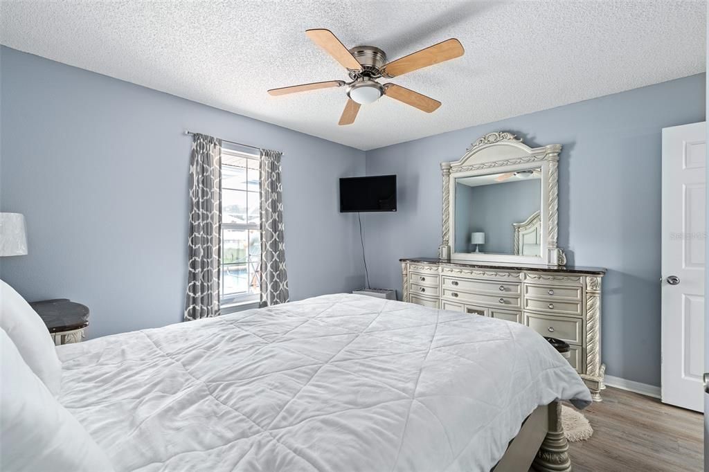 For Sale: $399,900 (4 beds, 2 baths, 1779 Square Feet)