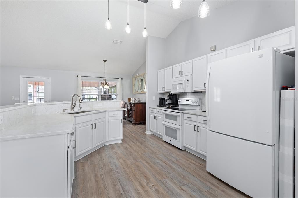 For Sale: $399,900 (4 beds, 2 baths, 1779 Square Feet)