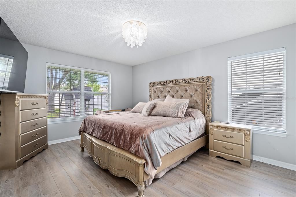 For Sale: $399,900 (4 beds, 2 baths, 1779 Square Feet)