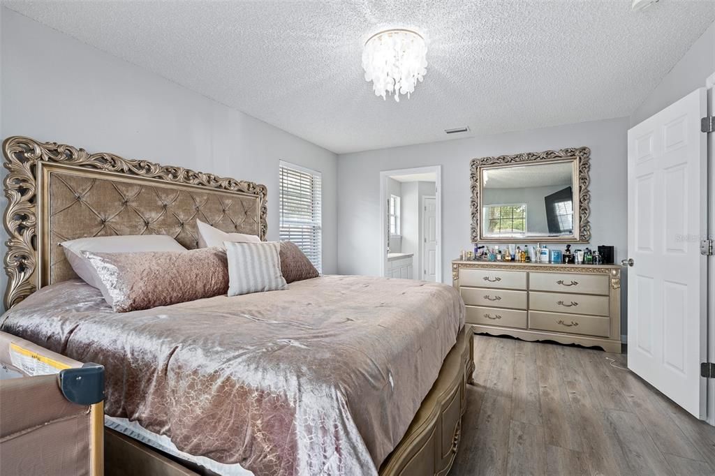 For Sale: $399,900 (4 beds, 2 baths, 1779 Square Feet)
