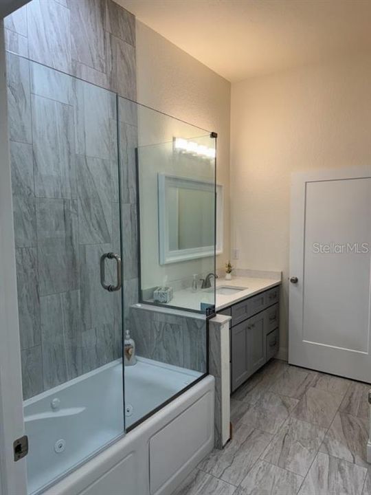 En Venta: $439,000 (3 camas, 2 baños, 2023 Pies cuadrados)