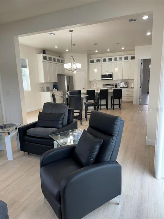 En Venta: $439,000 (3 camas, 2 baños, 2023 Pies cuadrados)