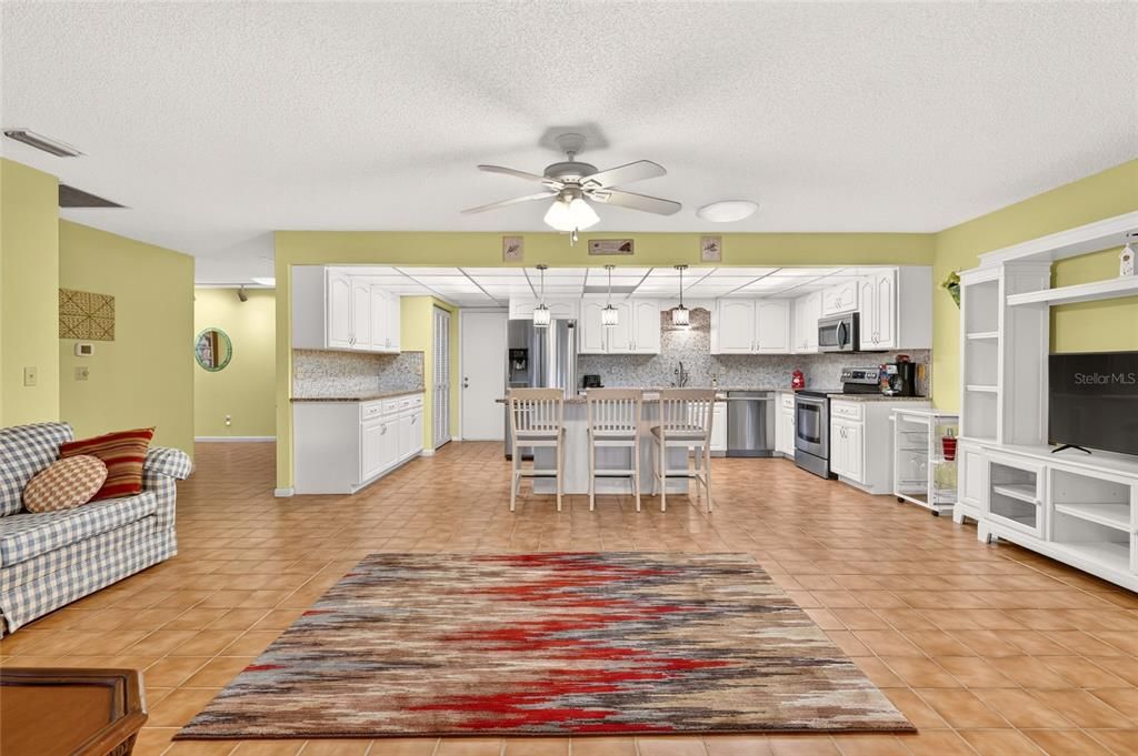 For Sale: $189,900 (2 beds, 2 baths, 1748 Square Feet)