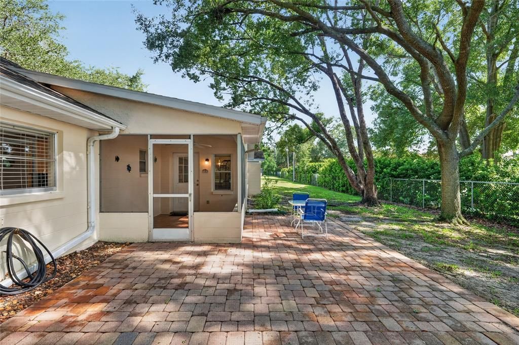 For Sale: $189,900 (2 beds, 2 baths, 1748 Square Feet)