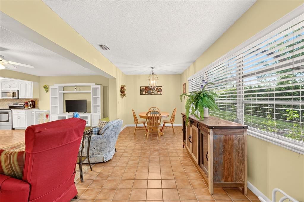 For Sale: $189,900 (2 beds, 2 baths, 1748 Square Feet)