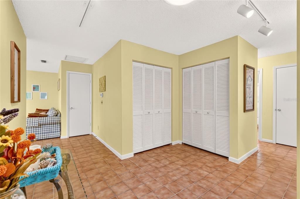 For Sale: $189,900 (2 beds, 2 baths, 1748 Square Feet)