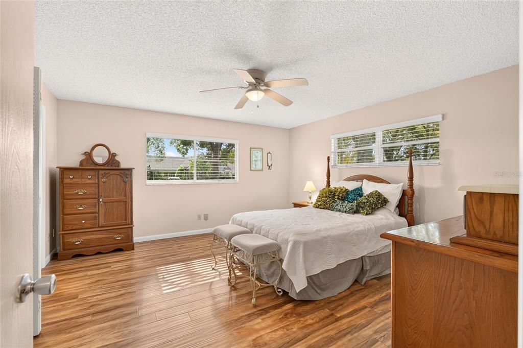 For Sale: $189,900 (2 beds, 2 baths, 1748 Square Feet)