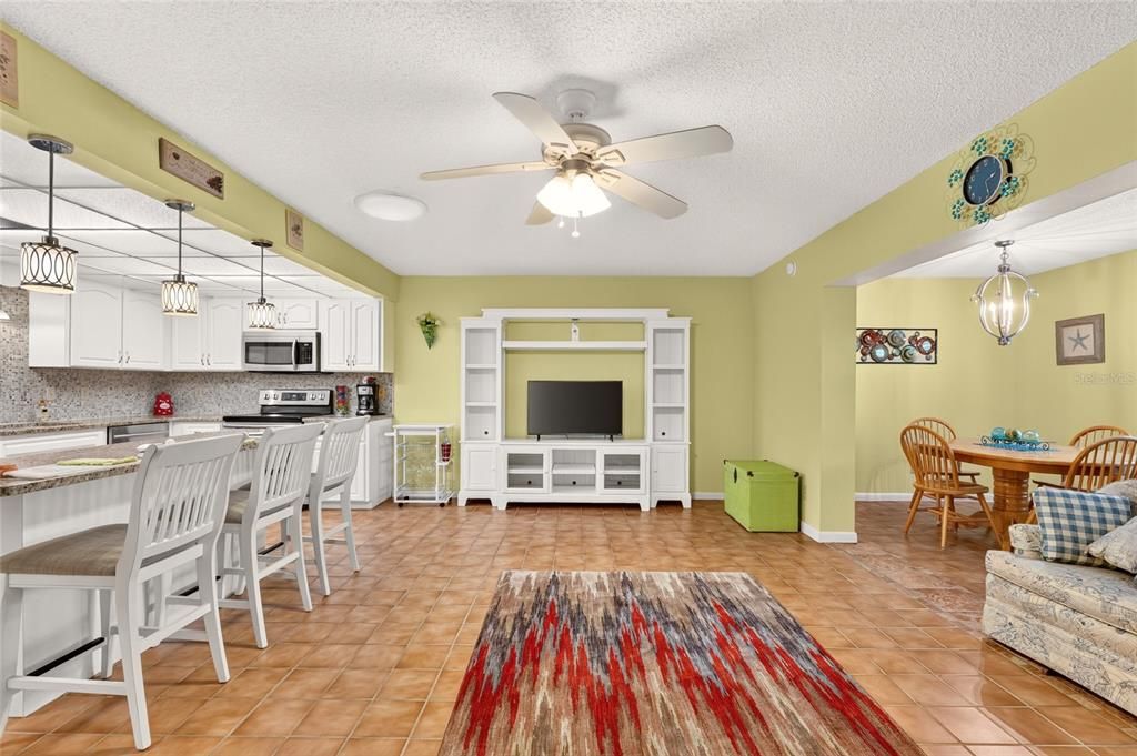 For Sale: $189,900 (2 beds, 2 baths, 1748 Square Feet)