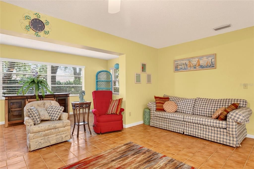 For Sale: $189,900 (2 beds, 2 baths, 1748 Square Feet)