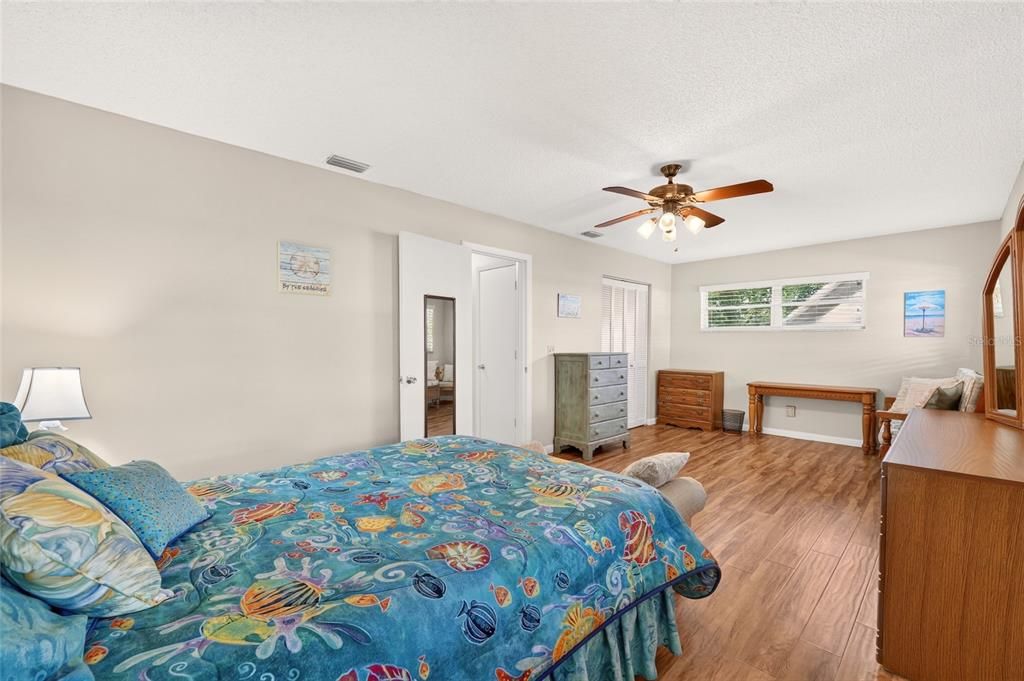 For Sale: $189,900 (2 beds, 2 baths, 1748 Square Feet)