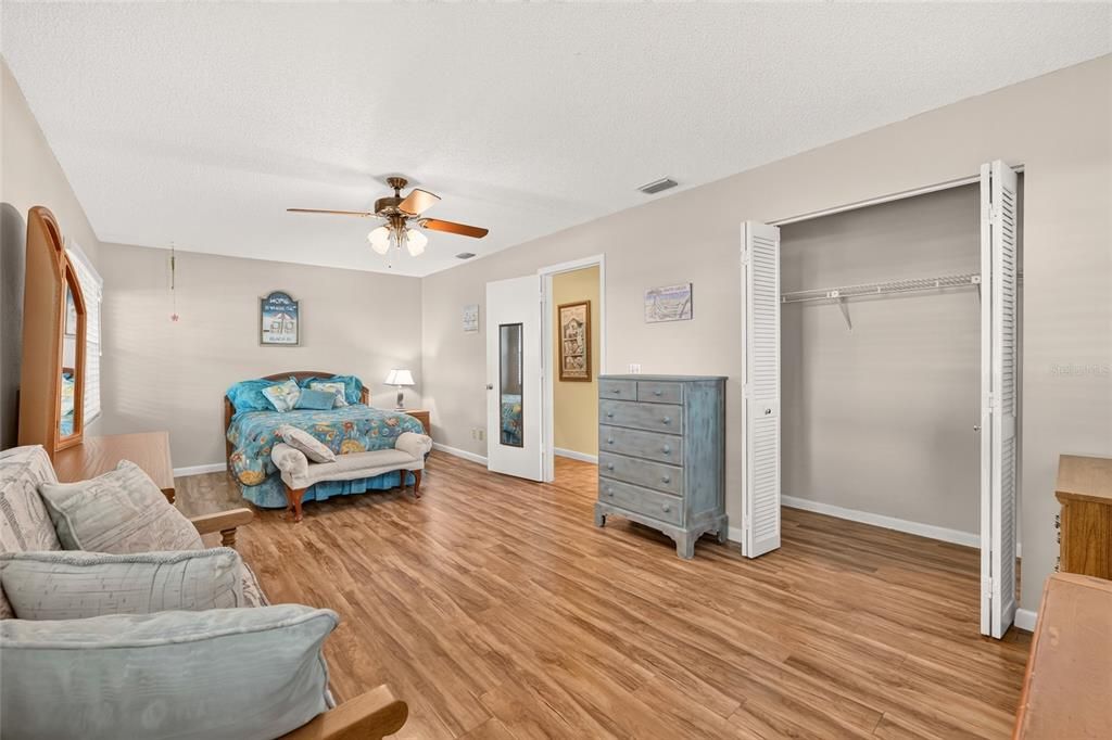 For Sale: $189,900 (2 beds, 2 baths, 1748 Square Feet)
