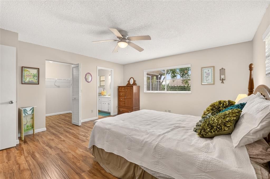 For Sale: $189,900 (2 beds, 2 baths, 1748 Square Feet)