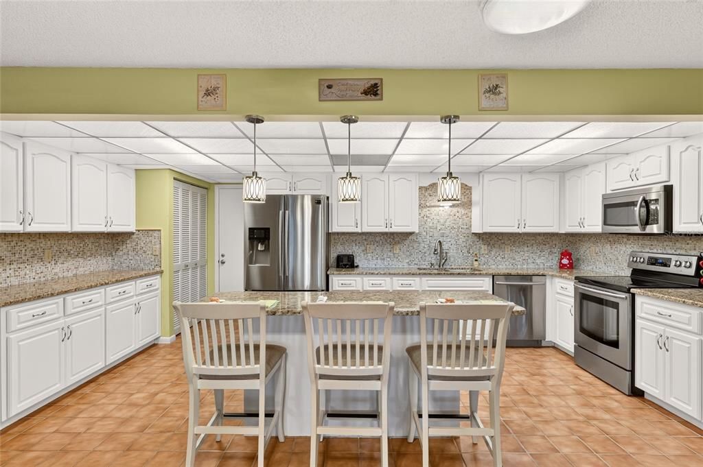 For Sale: $189,900 (2 beds, 2 baths, 1748 Square Feet)