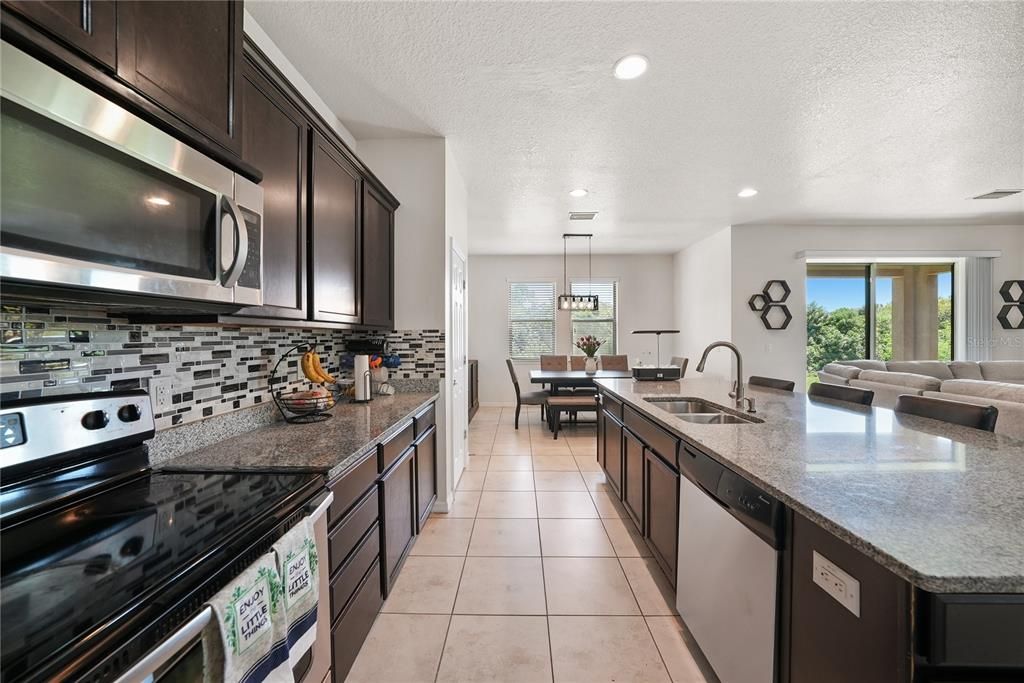 For Sale: $410,000 (4 beds, 2 baths, 2492 Square Feet)