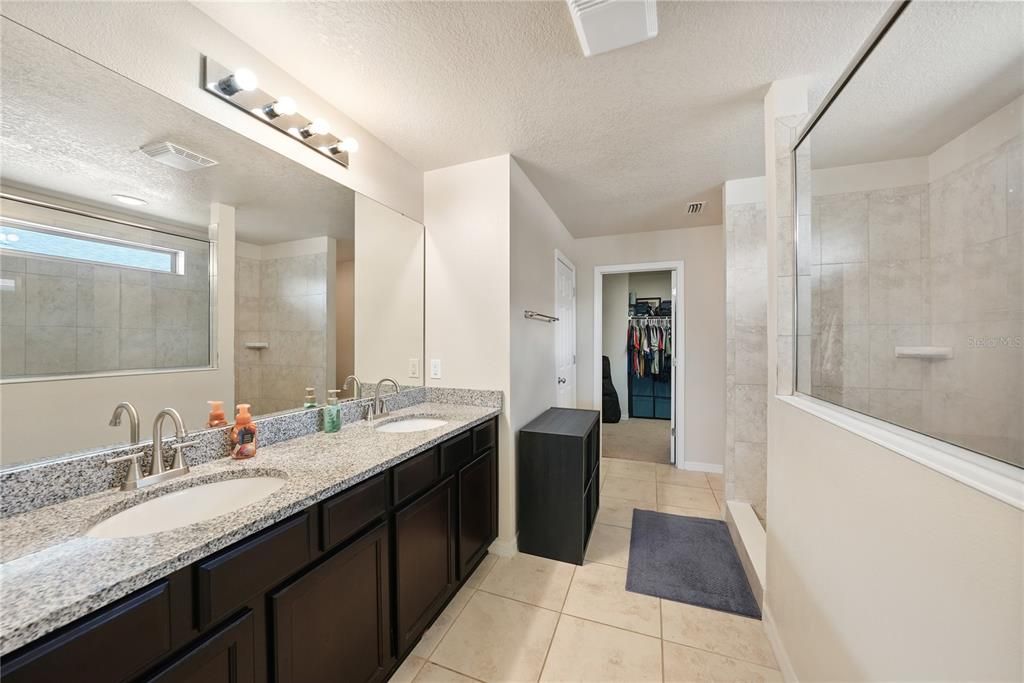 For Sale: $410,000 (4 beds, 2 baths, 2492 Square Feet)