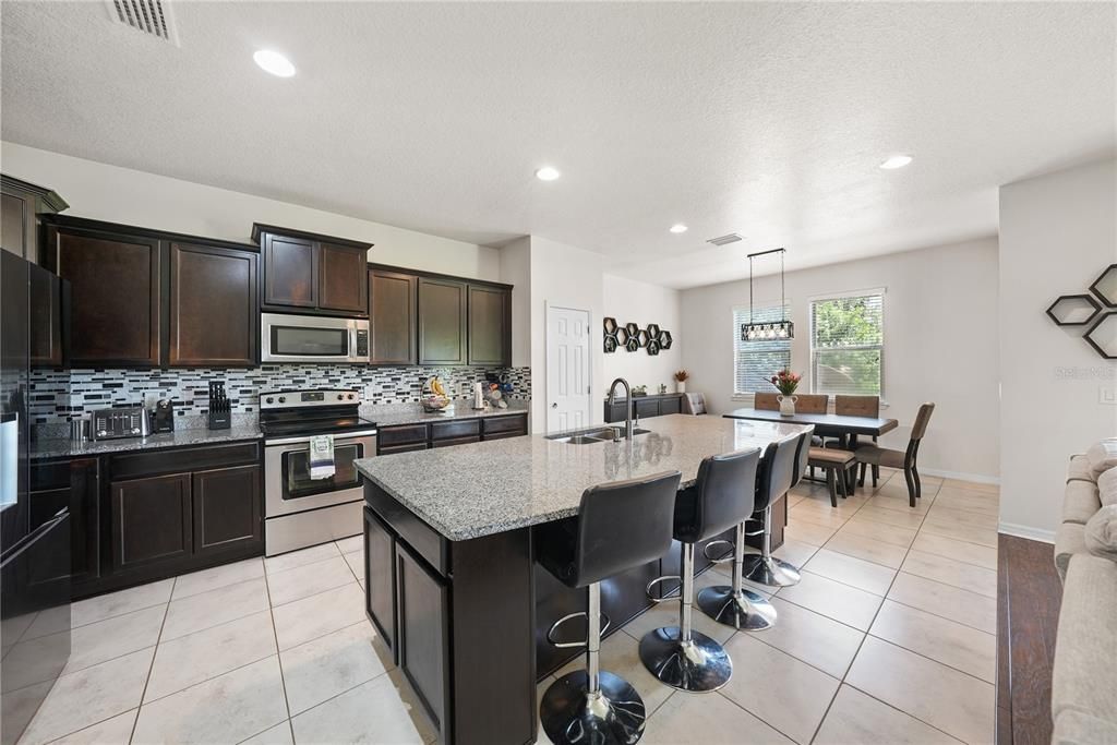 For Sale: $410,000 (4 beds, 2 baths, 2492 Square Feet)