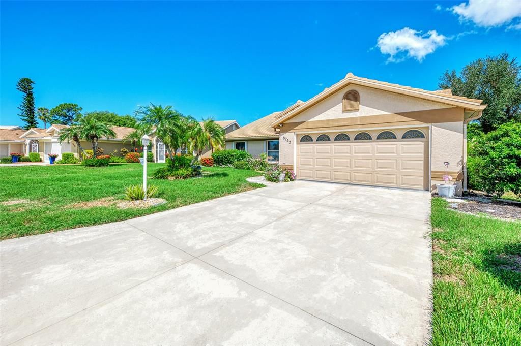 For Sale: $469,900 (3 beds, 2 baths, 2340 Square Feet)