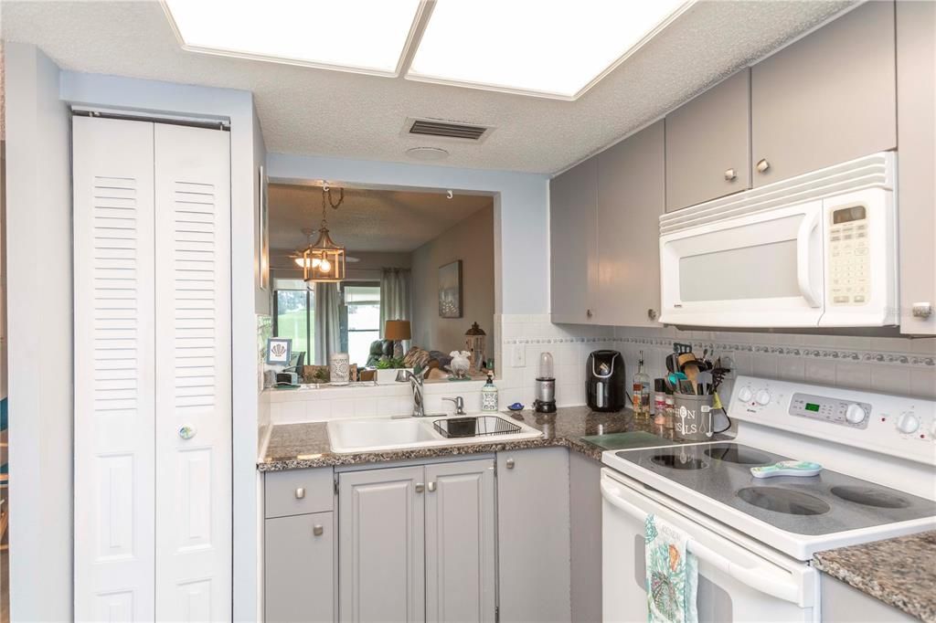 En Venta: $106,500 (1 camas, 1 baños, 714 Pies cuadrados)