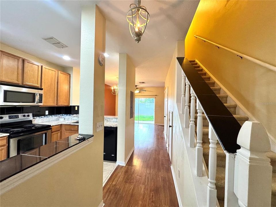 For Rent: $1,699 (2 beds, 2 baths, 987 Square Feet)