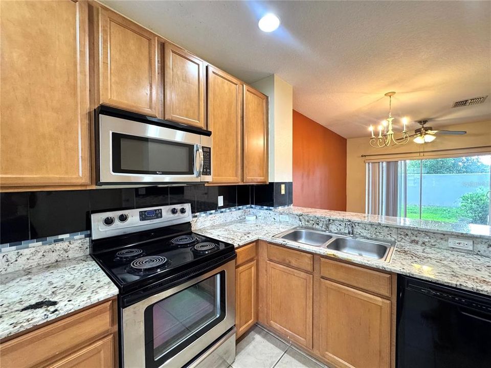 For Rent: $1,699 (2 beds, 2 baths, 987 Square Feet)