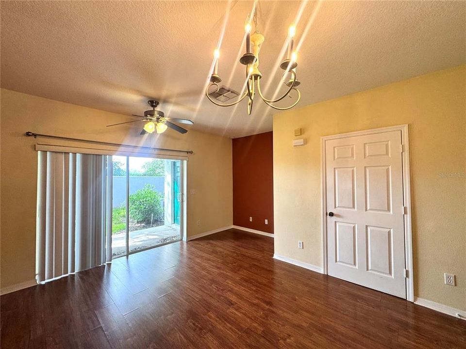 For Rent: $1,699 (2 beds, 2 baths, 987 Square Feet)