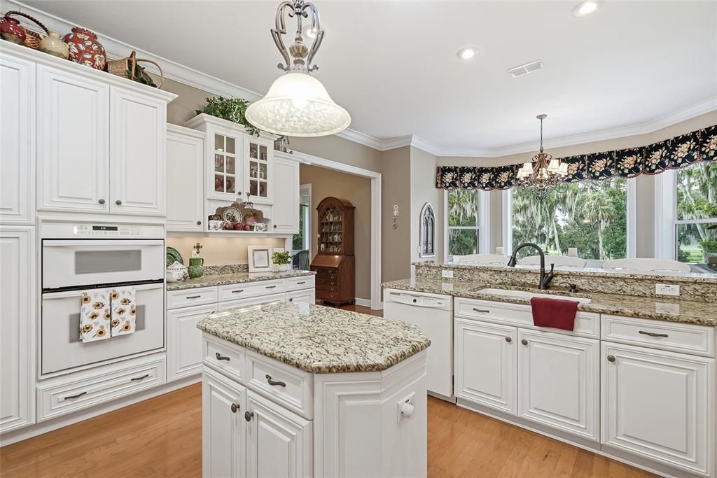 For Sale: $1,200,000 (4 beds, 2 baths, 2937 Square Feet)