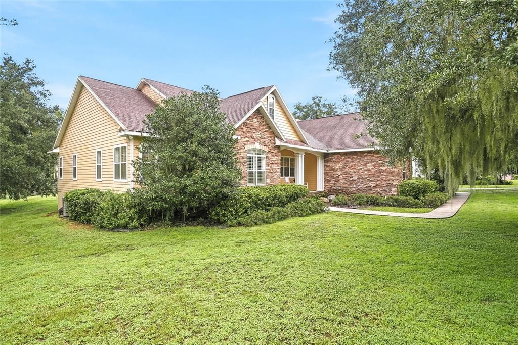 For Sale: $1,200,000 (4 beds, 2 baths, 2937 Square Feet)