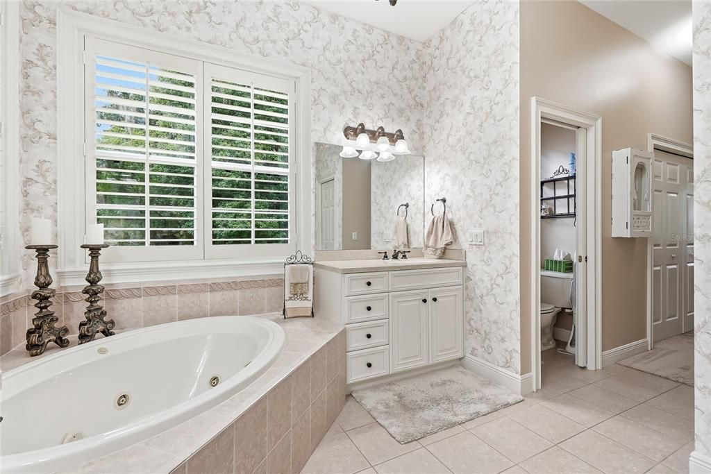 For Sale: $1,200,000 (4 beds, 2 baths, 2937 Square Feet)