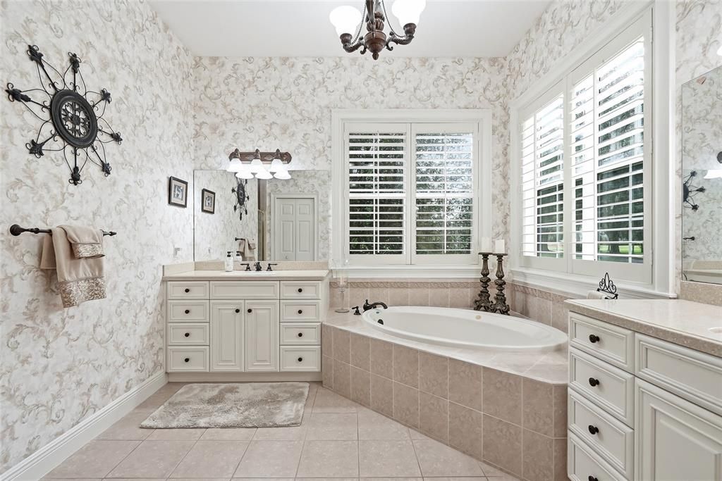For Sale: $1,200,000 (4 beds, 2 baths, 2937 Square Feet)